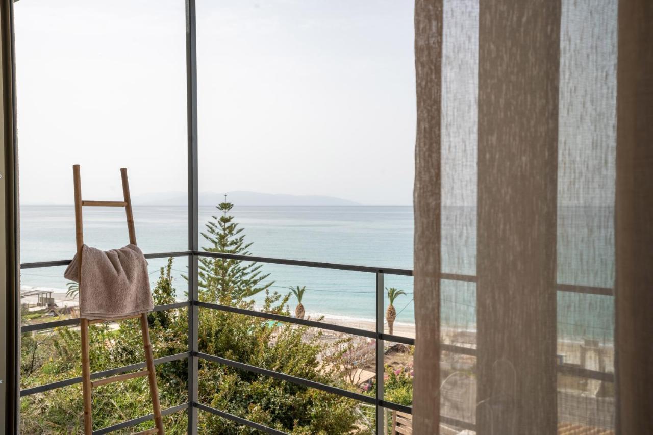 Thea Beachfront Suites In Lourdas Beach Lourdata (Kefalonia) Exterior foto