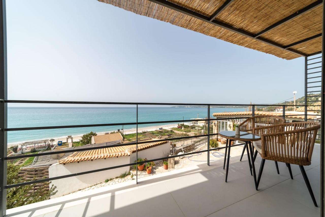 Thea Beachfront Suites In Lourdas Beach Lourdata (Kefalonia) Exterior foto